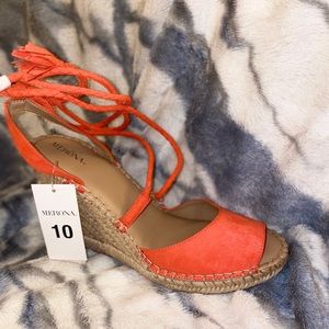 String tie wedges